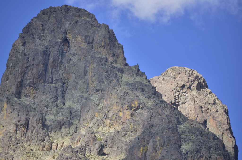 Arista Peyreget en primer plano y Cumbre principal del Midi en segundo plano. Foto: PabloFR