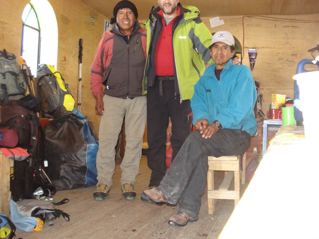 Con Agustín y Félix en el refugio. Foto:Ángel ¿?