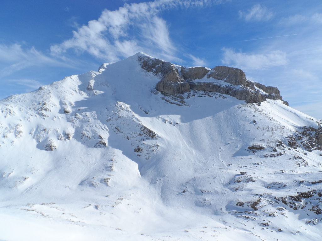 Zona de ascenso a la Llana del Bozo por la arista a la izquierda o directos por la pala de nieve. Foto:Rodro.