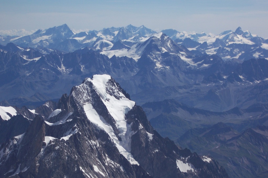 Punta Walker de los Jorasses y el Cervino al fondo, desde la cumbre del Mont Blanc. Foto:PabloFR