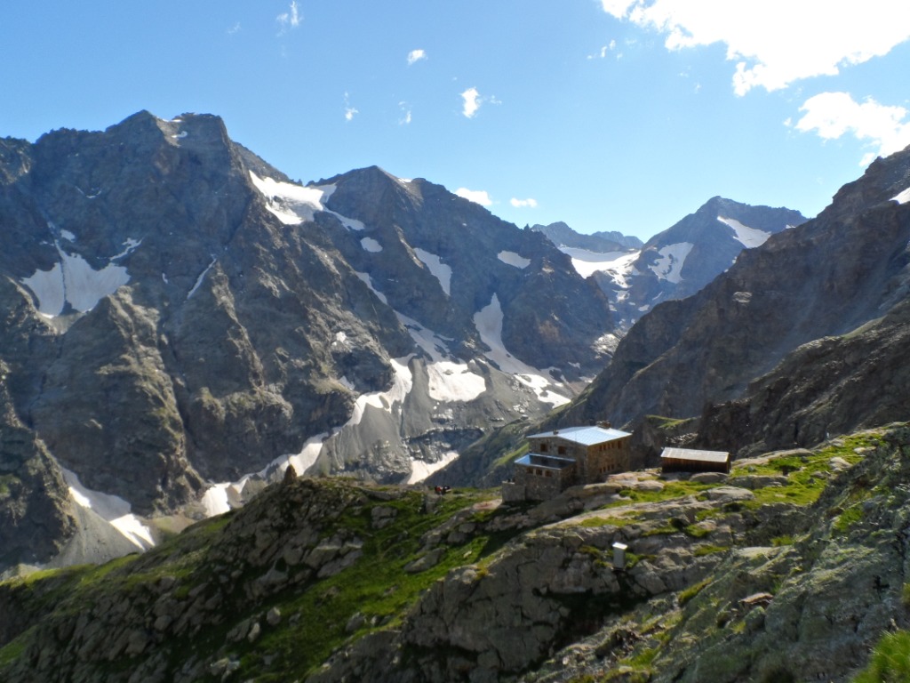Vista del refugio del Pelvoux y el gran valle sobre el que se alza. Foto:Rodro.