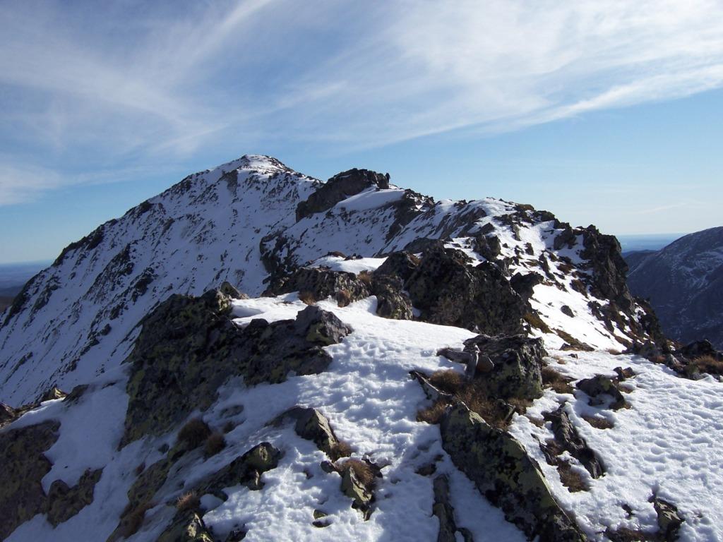 Desde el cordal hacia el sur, la cumbre del Pico Murcia. Foto:PabloFR