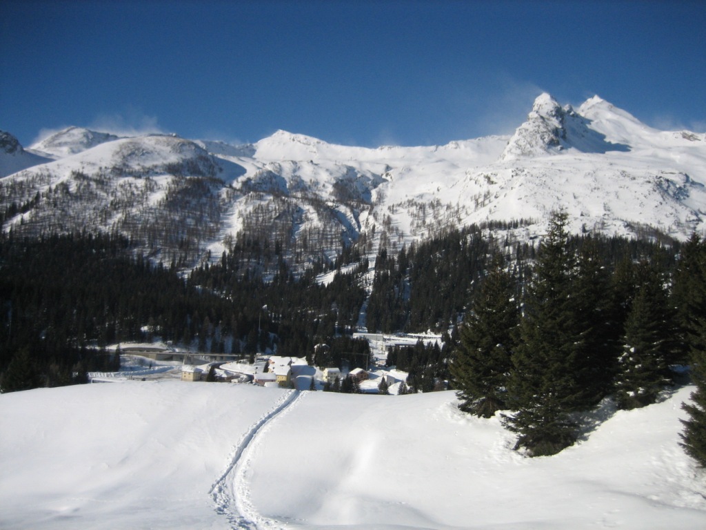 La estación invernal al otro lado del valle